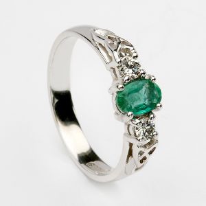 Pictures of engagement rings - Luscious blog - emerald engagement ring.jpg